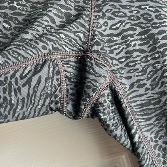 Nike Running Dri-Fit women’s leggings sz M Animal Print - Picture 5 of 12